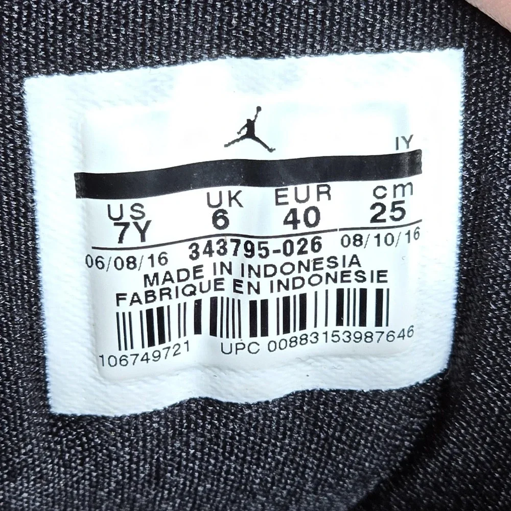Jordan True‎ Flight Shoes Mens Size 7Y Black Gold 343795-026 Basketball Sneakers